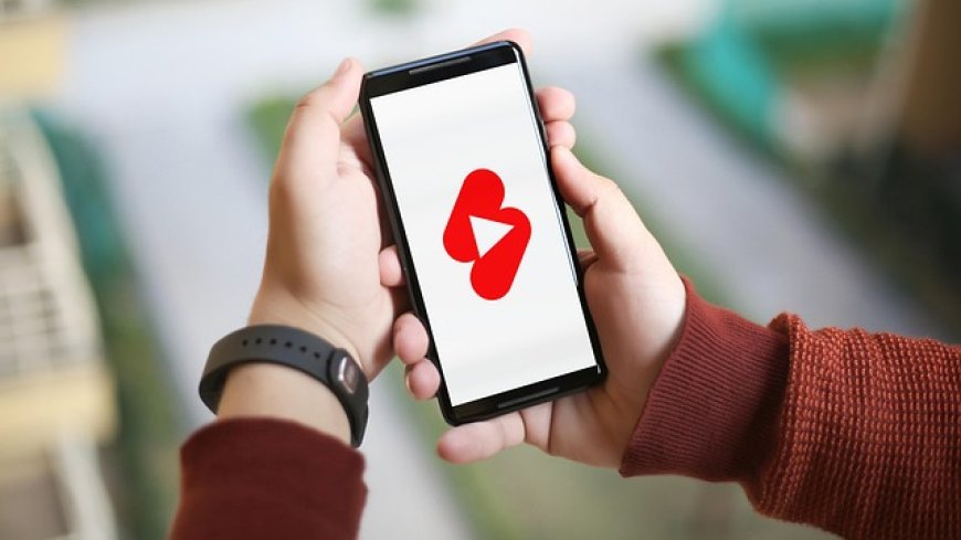 How to Become a Content Creator in 2025: The Ultimate Guide