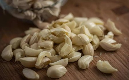 Peel garlic in seconds with these game-changing kitchen hacks